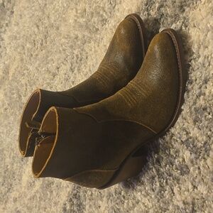 Shyanne Women's Boots Size 7.5